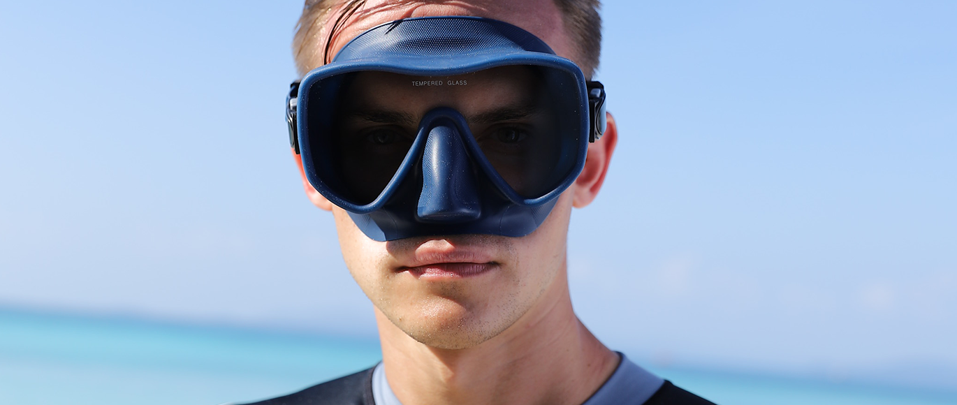 A one-piece molded submersible mask technology – wave